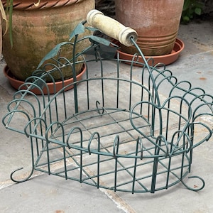 Wunderlicher Vintage französischer Herzform Metalldrahtkorb mit originalem Griff