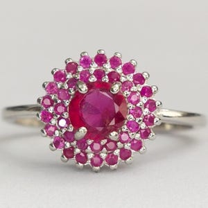 Anello rotondo in argento sterling 925 con rubino naturale, 11 x 11 mm, colore rosso sangue, misura 7.5.