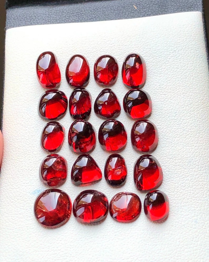 59-carats garnets cabs shops available ,ethically sourced,natural stones,Dimensions:7 to 11 mm long