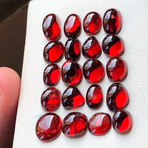 59-carats garnets cabs shops available ,ethically sourced,natural stones,Dimensions:7 to 11 mm long
