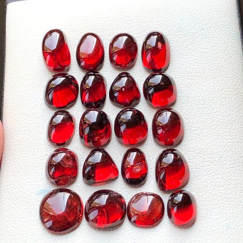 59-carats garnets cabs shops available ,ethically sourced,natural stones,Dimensions:7 to 11 mm long