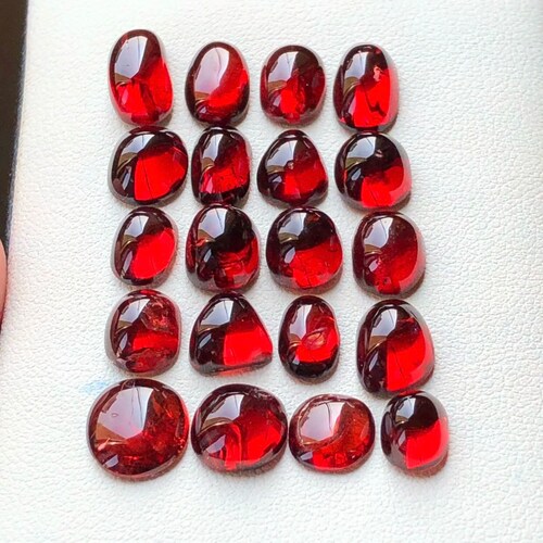 59-carats garnets cabs shops available ,ethically sourced,natural stones,Dimensions:7 to 11 mm long