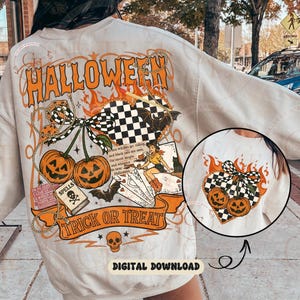 Op de afbeelding: Crème Halloween-sweatshirt met een groot grafisch ontwerp. Het ontwerp bevat het woord "HALLOWEEN" in oranje, pompoenen, een geblokte strik en de zin "TRICK OR TREAT". Een kleinere versie van het ontwerp staat op de voorkant.