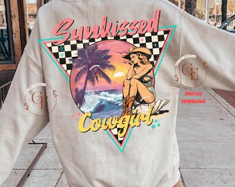 Sunkissed Cowgirl PNG, Retro Küsten Meerjungfrau Kunst, Western Sommer Vibes Grafik, trendiges kariertes Hemd Design