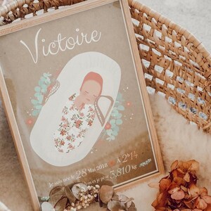Affiche naissance fille kraft avec son bébé à personnaliser dans son couffin.