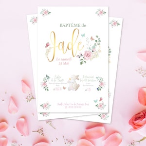 Invitation baptême fille doux et chic avec ce faire part aux douces fleurs et son couple de lapin attendrissant. Une invitation baptême poét