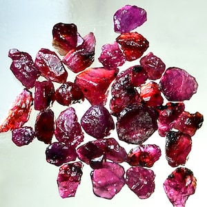 Natürlicher roter Rubin-Rohstein, ungeschliffener Rubin-Edelstein, Rohrubin für die Schmuckherstellung, Edelstein- und Mineraliensammlung, 6–10 mm