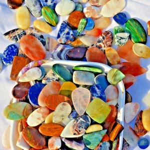 Mistura de pedras preciosas Jaspe Aquamarine Labradorite coral Fluorita Ametista Calcedônia Cristal Quartzo Ágata Lápis Lote de cabochão de tigre petrificado