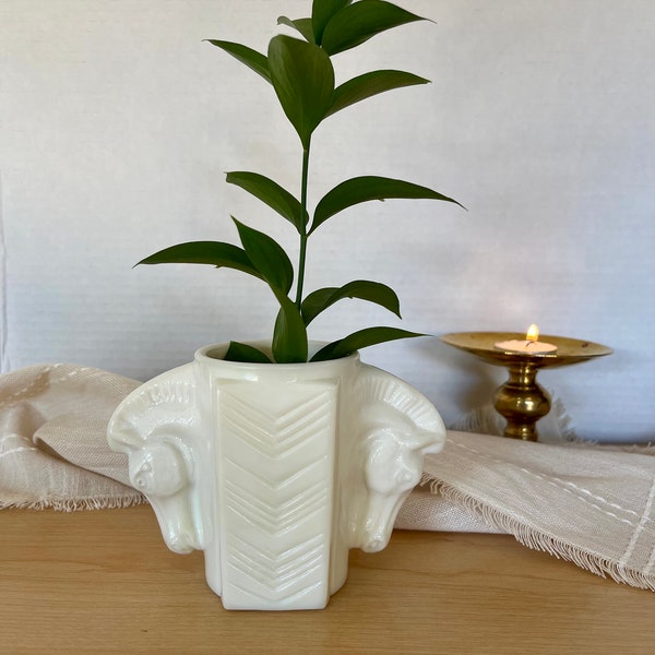 beautiful 1930s art deco milk glass vase/container