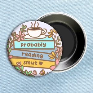 Wahrscheinlich Reading Smut Button 1,5", Spicy Bücher Magnet, Smut Reader Geschenk, Romanze Buch Pin, Spicy Book Reader, ist das Smut?, Leseliebhaber Bild 2