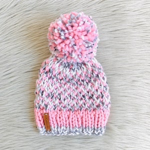 Knitting Pattern / Knitttochka / Chunky Knit Hat with Yarn Pom Pom / Gray and Pink Hat / PRIMAVERA BEANIE