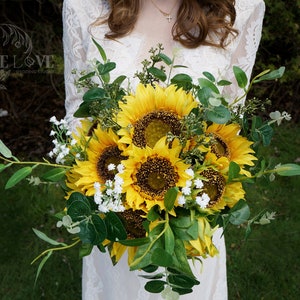 Sunflower Bouquet,Wedding Bouquet,Wedding flowers,Bridal Bouquet,Destination wedding,Wedding Photography,Wedding decoration,Boho Wedding