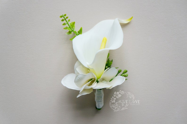 calla boutonniere\uff0cButton Hole\uff0cElegant boutonniere\uff0cSummer boutonniere,Groom boutonniere,Groomsman boutonniere,Wedding flowers,Whiter Wedding