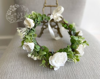 White roses crown, white wedding crown, flower halo, white wedding flower, bridal halo, bridal tiara, woodland wedding crown, party tiara