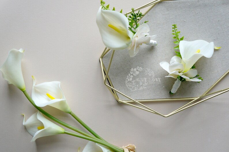 calla boutonniere\uff0cButton Hole\uff0cElegant boutonniere\uff0cSummer boutonniere,Groom boutonniere,Groomsman boutonniere,Wedding flowers,Whiter Wedding