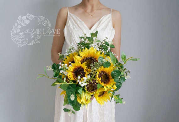 Wedding flowers bridal bouquets Package decorations sunflowers