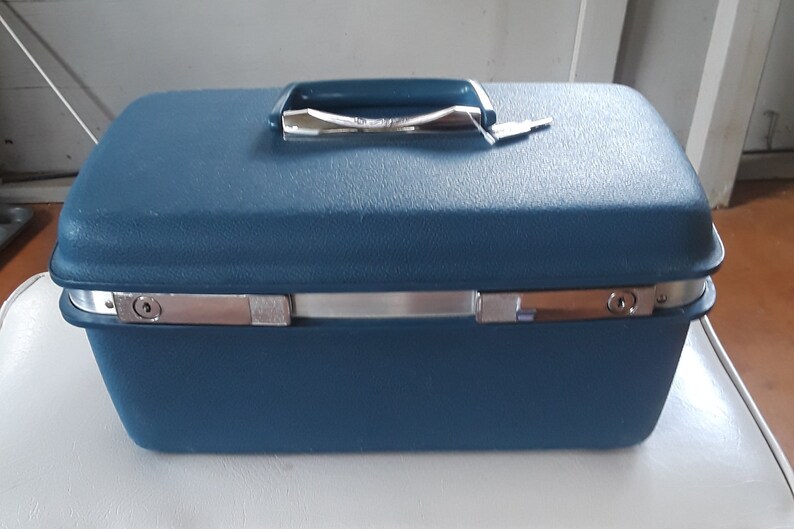 samsonite train case new