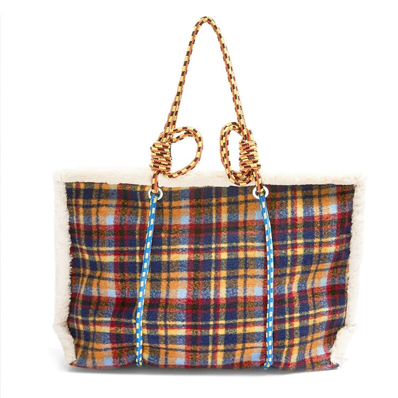 trending totes