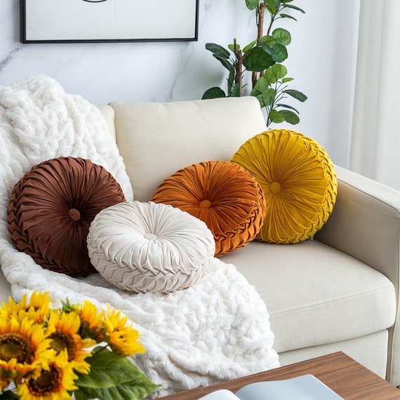 round pintuck pillow