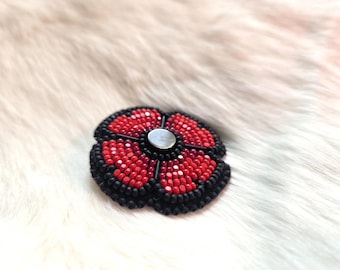 Broche de amapola con cuentas: Homenaje a los veteranos en el Día del Recuerdo, Charlotte Beads, Shell Center - Hecho por indígenas