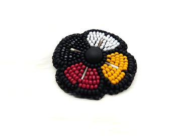 Broche de amapola con cuentas: en honor al Día del Recuerdo de los Veteranos Indígenas, pluma de puercoespín, cuentas Charlotte - Hecho a mano