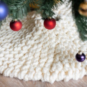 Christmas tree skirt Knitted tree skirt Tree wrap Chunky knit skirt Color choice 14 sizes and 19 colors