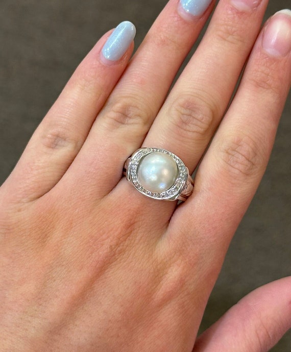 14k White Gold Mabe Pearl and Diamond Ring