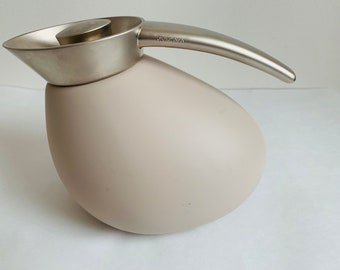 Georg Jensen Quack Jug thermo Coffee pot design by Maria Berntsen. Made i Denmark. Beige color.