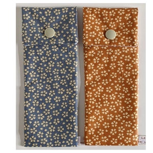 Pochette à Vape étanche - Tissu Japonais Fleuri Myosotis Bleu/Ocre - Fait Main en France