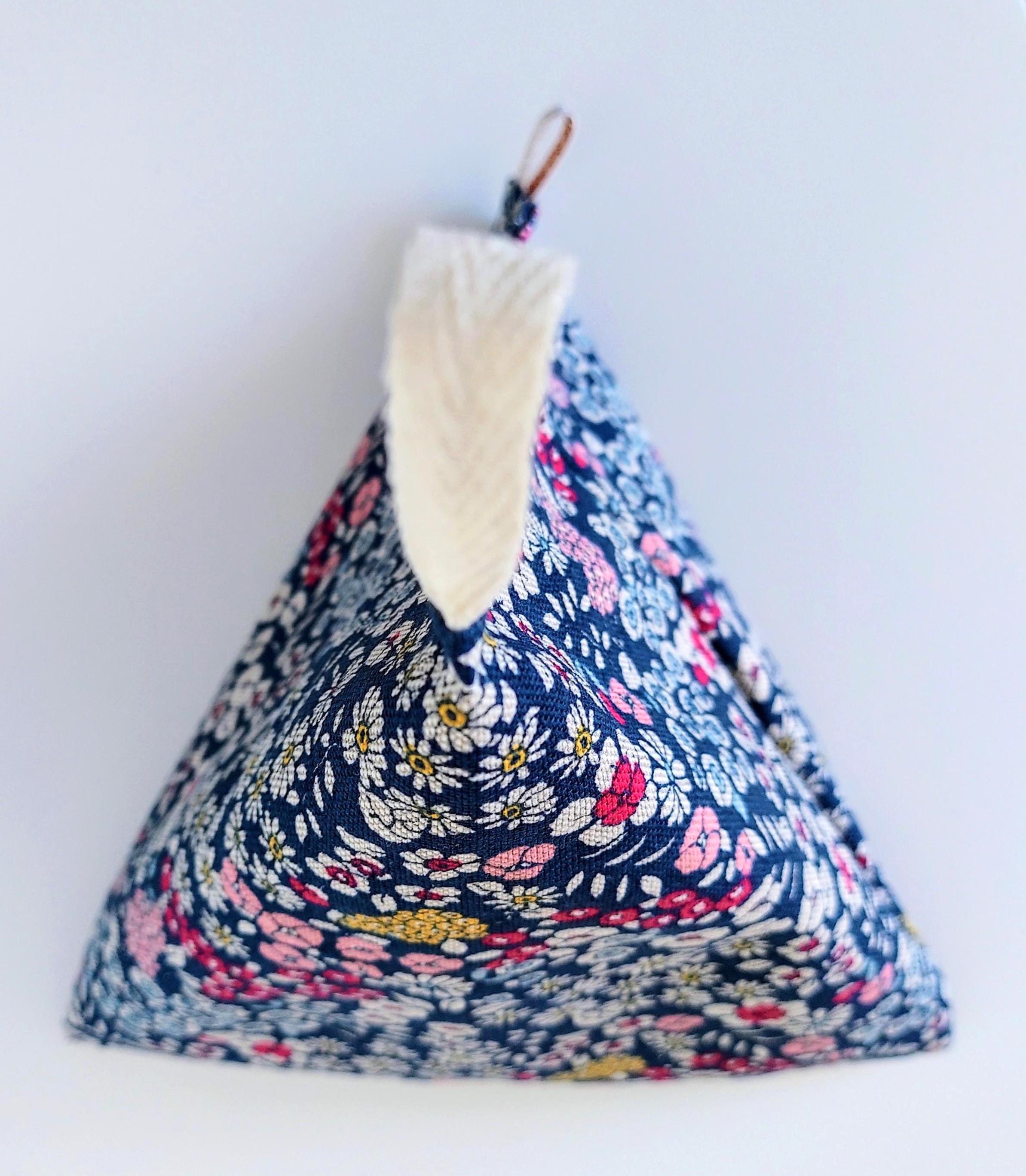 リバティ風の花柄生地を使用した手作りのドアストッパー - Etsy 日本