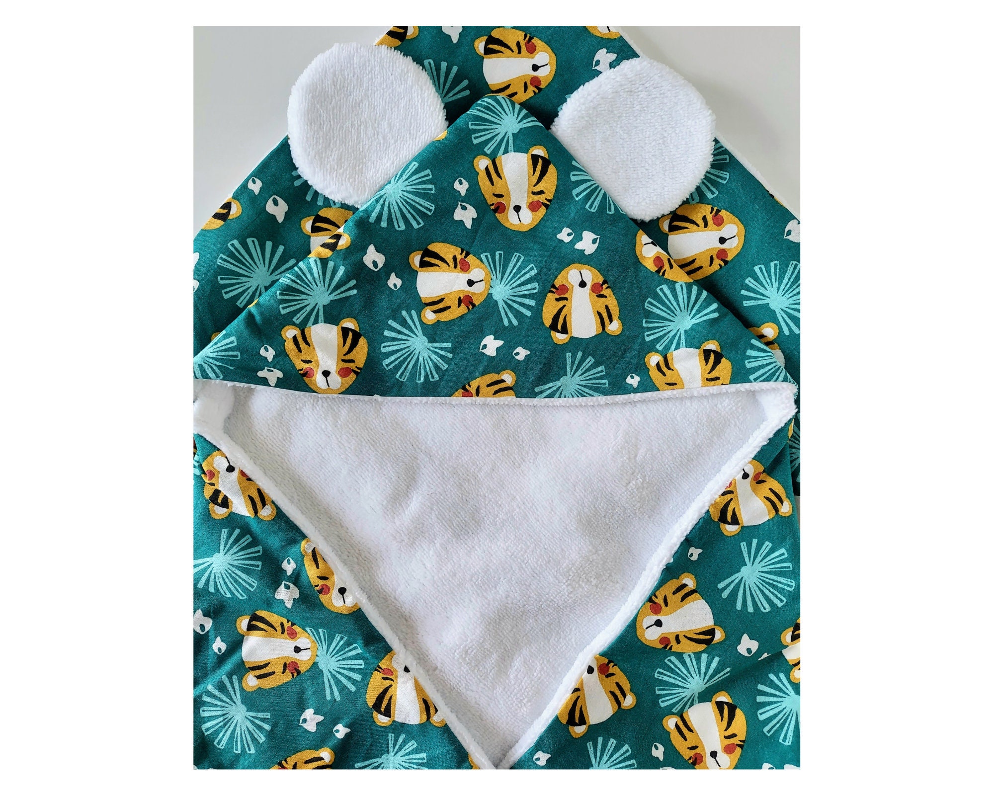 Birth Gift Box with Baby Bath Cape - Tigger Cotton & Oekotex Bamboo Sponge