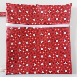 Pochette Imperméable à Maillot de Bain, 9 Motifs Homme ou Femme, Idéale pour la Piscine, Fait Main en France Personnalisé Mosaïk Rouge