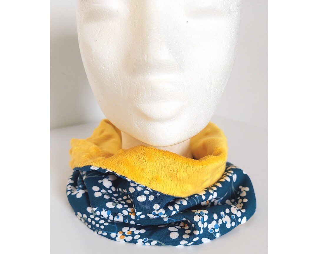 Women's Fleece Lined Neck Warmer, Japanese Cherry Blossom Pattern Snood