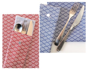 Pochette à Couverts & Baguettes, Tissu Imperméable Seigaiha Bleu/ Rouge, Serviette de Table en Option, Fait Main en France Personnalisé