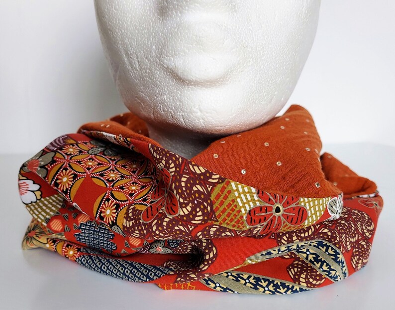 Snood Double Tour Femme, Motif Japonais Yin Rouge et Double Gaze Écureuil Touche Dorée, Fait Main en France image 2