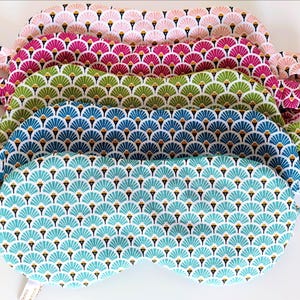 Ontspannend slaapmasker in de vorm van een kat en stof met klassiek Japans patroon.