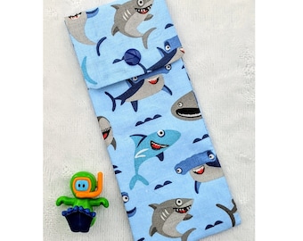 Etui Brosse à Dent Enfant, Tissu Imperméable Requins, Fait Main en France Personnalisé