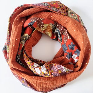 Snood Double Tour Femme, Motif Japonais Yin Rouge et Double Gaze Écureuil Touche Dorée, Fait Main en France image 9