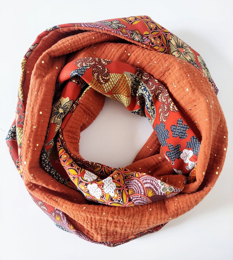 Snood Double Tour Femme, Motif Japonais Yin Rouge et Double Gaze Écureuil Touche Dorée, Fait Main en France image 9