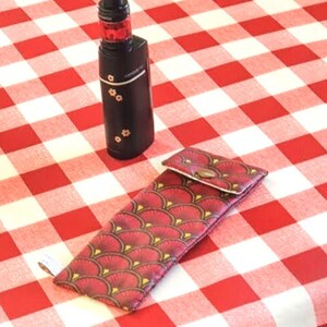 Etui à Cigarette Electronique, Cordon en Option, Tissu Imperméable Inspiration Art Déco Rouge/Or, Fait Main en France image 5