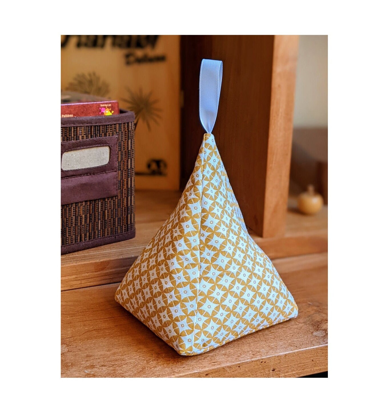 Cale Porte Tissu Graphique Moutarde, Forme Pyramide, Fait Main en France Personnalisé