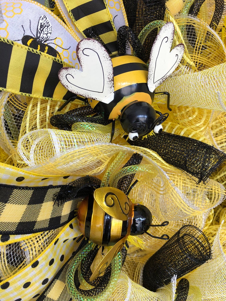 Have a Sweet Day Bee Wreath