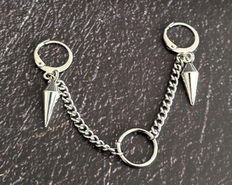 Double pierce earring, dart charm earring, cool Kpop jewelry, edgy punk earring, chain grunge earring, trendy BTS earring, alt fashion