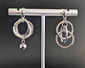 Mismatched circle earrings, cool geometric jewelry, Kpop inspired style, unique modern earrings, edgy metal earrings, fashion forward look