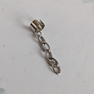 Chain ear cuff, cool kpop cuff earring, punk cyber core jewelry, emo grunge goth alternative fashion, edgy jewelry, bts exo txt accessories