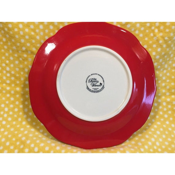 The Pioneer Woman Happiness Red Scallop Rim Salad Plate One Piece 8.5 inches 