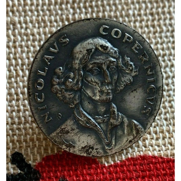 Nicolaus Copernicus Renaissance Mathematician Astronomer Metal Pin Pinback U92