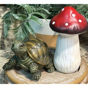 Garden Turtle Tortoise Resin Small Sz 2.75&quot; h + Red Top Mushroom S17