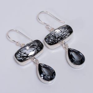 Örhängen i sterlingsilver med svart rutilkvarts och rökkvarts
