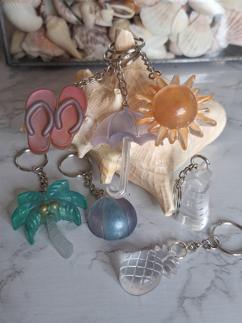 Summer Keychains Handmade Tropical Beach Theme Resin Art Keychain / Coastal Keychain ...